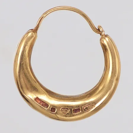 Ett örhänge, creol, längd 22mm, bucklor, 18K Vikt: 1,7 g