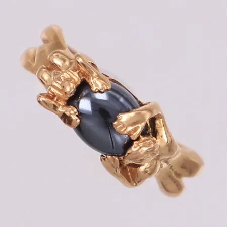 Zornring med hematit, stl 18¾, bredd 2-9mm, 18K Vikt: 8,2 g