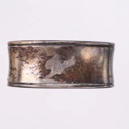 Servettring, 25x56mm, gravyr, 925/1000 silver  Vikt: 43,3 g