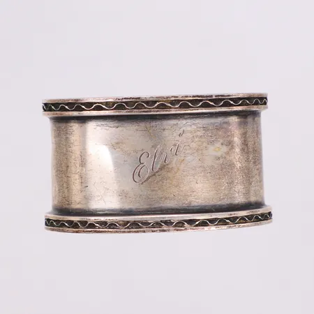 Servettring, 36x50mm, gravyr, 830/1000 silver Vikt: 28,4 g