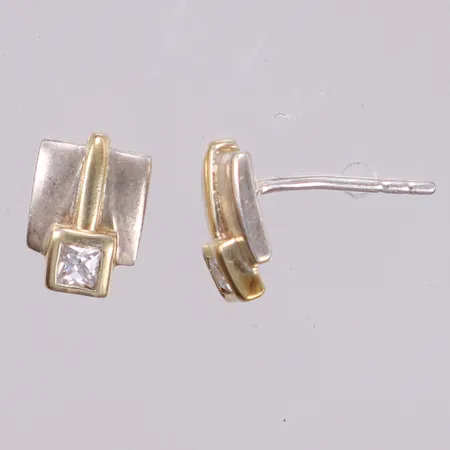 Ett par örhängen med vita stenar, Ø10mm, snurrebussar saknas, 925/1000 silver Vikt: 1,9 g