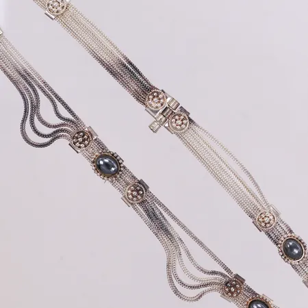 Collier med hematit, längd 43cm, bredd 9-20mm, ojämnheter, slappt lås, silver Vikt: 49,1 g