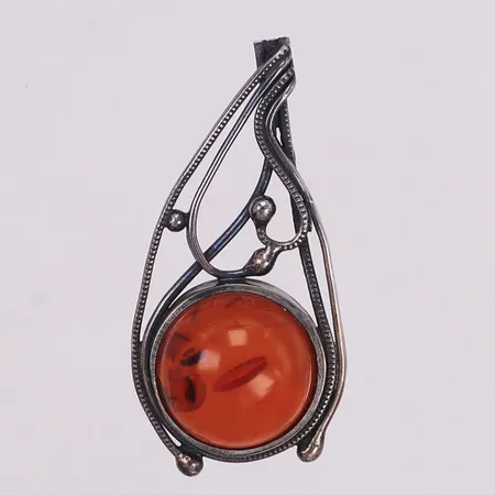 Hänge med bärnsten, längd 43mm, 925/1000 silver Vikt: 7,2 g