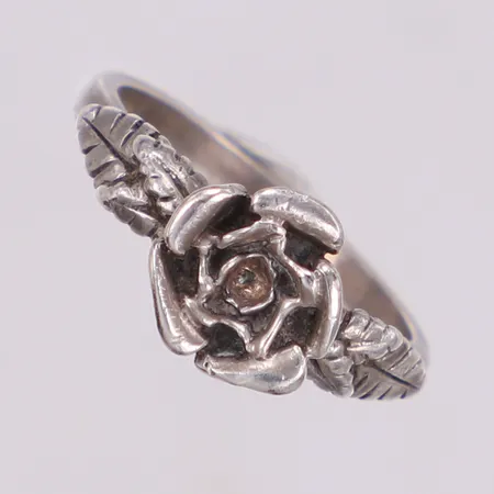 Ring, Ros, stl 17, bredd 9,2mm, 925/1000 silver Vikt: 3,6 g