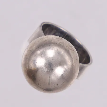 Ring, kula, stl 16¾, Ø15mm, 835/1000 silver Vikt: 7,1 g