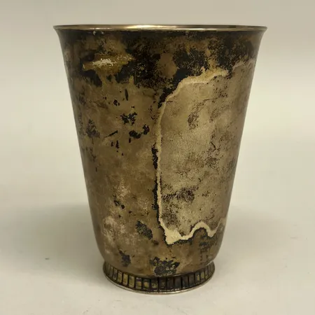 Bägare, höjd 11,5cm, missfärgad, 830/1000 silver Vikt: 134,2 g