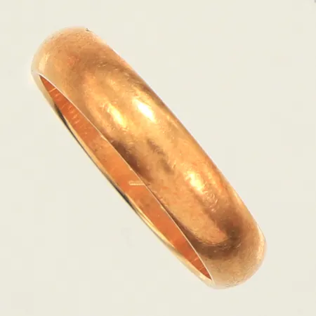 Ring, stl 16½, bredd 4,1mm, gravyr, 18K  Vikt: 3,7 g