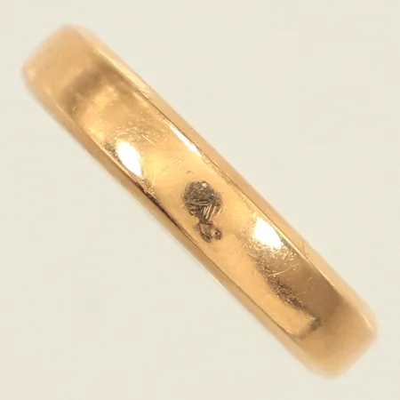 Ring slät, stl 16¾, bredd 3,8mm, gravyr, Ceson Göteborg, 18K  Vikt: 3,9 g