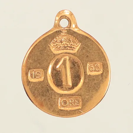 Hänge 1 öre, Ø12,3mm, år 1966, en ögla saknas, 18K  Vikt: 1 g