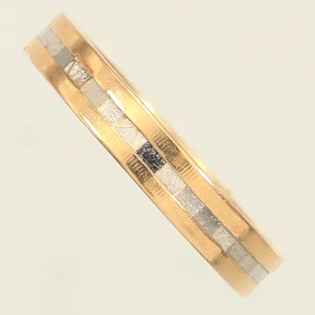 Ring, stl 18¾, bredd 3,5mm, tvåfärgad, 14K  Vikt: 2,5 g