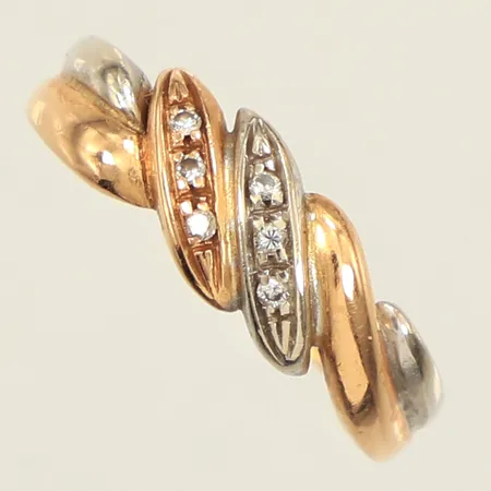Ring, diamanter 6xca0,01ct, stl 17½, bredd 2,7-5,8mm, tvåfärgad, 18K Vikt: 3 g