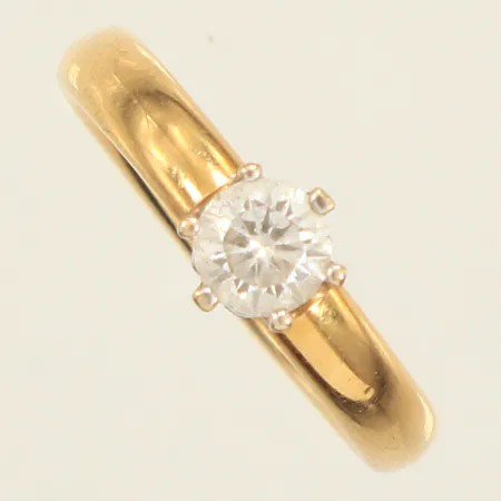 Ring, sten, stl 17¾, bredd 3,6-6,7mm, GHA, 18K  Vikt: 2,6 g