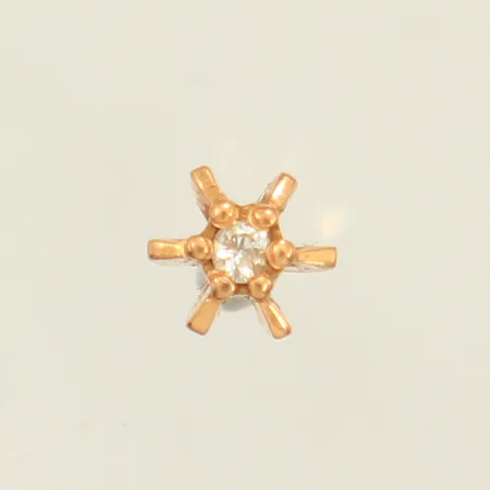 Ett udda örhänge, diamant ca0,02ct, Ø5,5mm, saknar snurrebuss, 18K Vikt: 0,5 g