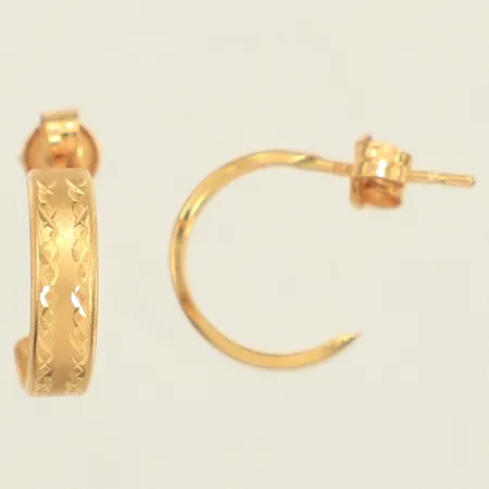 Ett par örhängen, 11mm, bredd 3,4mm, 18K  Vikt: 0,8 g