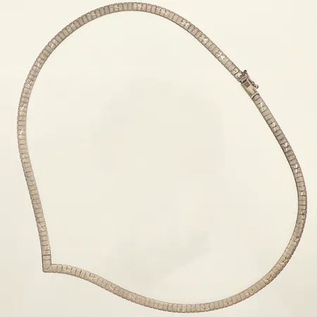 Collier, längd 41cm, bredd 4,2mm, 835/1000 silver  Vikt: 18,7 g