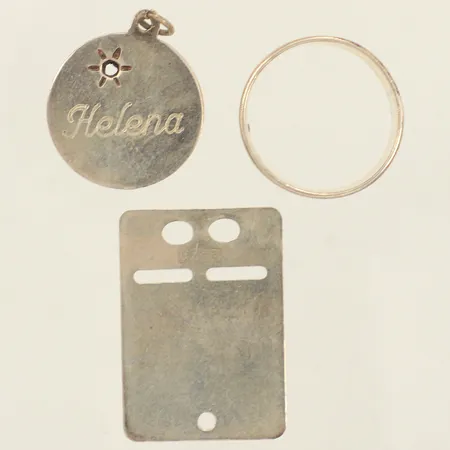 Diverse silver, gravyr, skadat, 830/1000 silver  Vikt: 6,6 g
