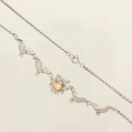 Collier med vita stenar och imitationspärla, längd 39,5cm, bredd 2-13,5mm, 925/1000 silver  Vikt: 11,2 g
