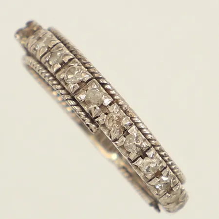 Ring, diamanter 31xca0,03ct, stenar saknas, defekt, stl 17, bredd 4,3mm, 14K Vikt: 3,2 g
