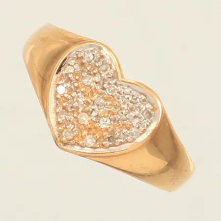 Ring, hjärta med diamanter 18xca0,005ct, stl 16½, bredd 1,9-8,7mm, 18K Vikt: 1,9 g