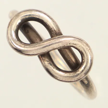 Ring, stl 16, bredd 1,8-8mm, 925/1000 silver  Vikt: 2,9 g
