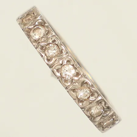 Ring, diamanter 7xca0,03ct, stl 16, bredd 3,4mm, vitguld, 18K Vikt: 4,7 g
