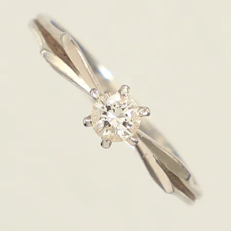 Ring, diamant ca0,17ct enligt gravyr, stl 17, bredd 2,5mm, vitguld, 18K Vikt: 2,1 g
