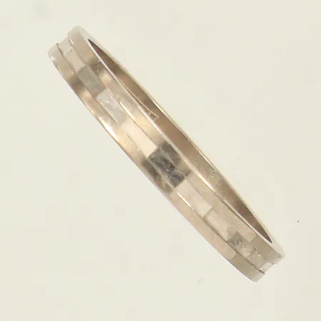 Ring, stl 18, bredd 2,7mm, vitguld, 18K  Vikt: 2,7 g