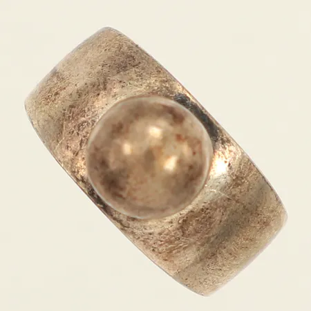 Ring med kuldekor, stl 16½, 5,6-9,6mm, 835/1000 silver  Vikt: 4,1 g