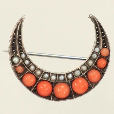 Brosch, pärlor och stenar, längd 25,7mm, bredd 28,6mm, silver Vikt: 5,1 g
