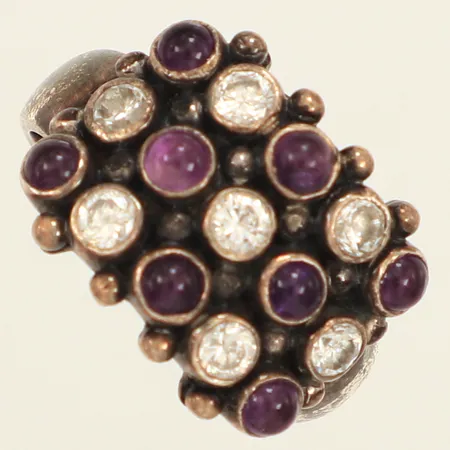 Ring med lila och vita stenar, stl 19, bredd 4,6-15mm, GHA, 925/1000 silver  Vikt: 8,3 g