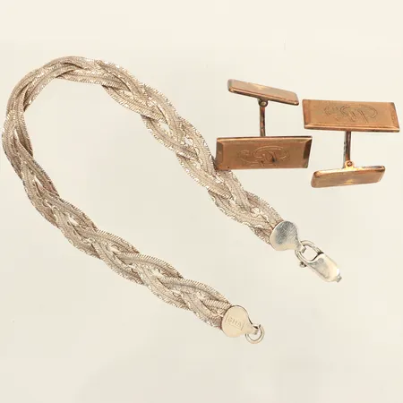 Ett par manschettknappar, armband, gravyr, defekt, 830-925/1000 silver  Vikt: 22,7 g