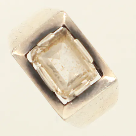 Ring med sten, stl 17, bredd 3,5-10,5mm, gravyr, 925/1000 silver  Vikt: 6,1 g