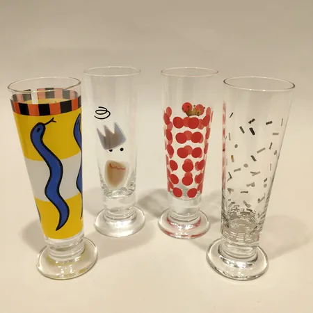 4 Snapsglas Ritzenhoff, Michael Sieger 1996, Nathalie Du Pasquier 1996, Oscar Tusquets 1996, Maarten Vrolijk 1997, höjd 11cm, i originalförpackningar. Vikt: 0 g