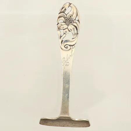 Påpetare, längd ca 9,5cm, gravyr, silver  Vikt: 20,8 g
