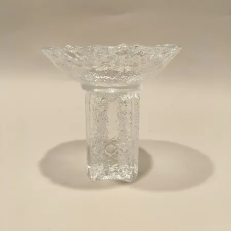 Ljusstake, "OS-Facklan/Olympiska Elden" formgiven av Lars Hellsten för Orrefors, höjd: 13cm, Ø11,5cm, glas Skickas med paket.