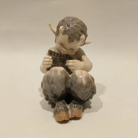 Figurin, Royal Copenhagen, faun med panflöjt, Christian Thomsen, år 1952, nummer 1736, höjd ca 14cm, porslin