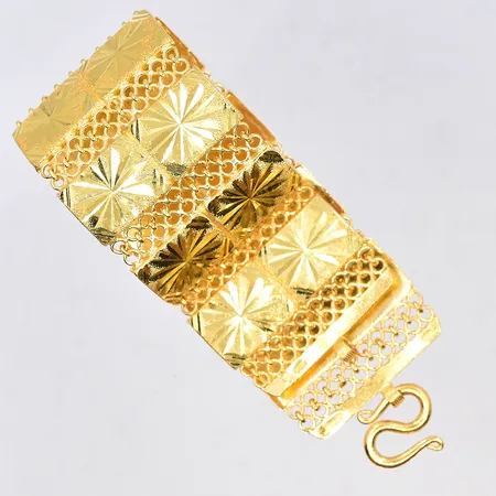 Armband, Thai guld, längd 17 cm, bredd 31 mm, fint skick, 23K. Vikt: 30,4 g