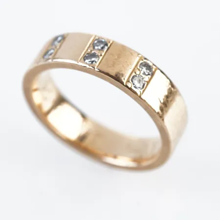 Ring m diamanter 0,18ct enligt gravyr, stl 16½(52), bredd 5mm, 18k, gravyr Vikt: 7 g