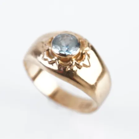 Ring m sten, stl 14½(45), bredd 9mm, 18k Vikt: 1,8 g