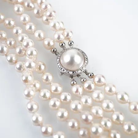 Collier pärlor 3-radigt m 18k vitguldslås med diamanter, 39cm, bredd 14mm, Ø17,5mm, 18k Vikt: 67,1 g