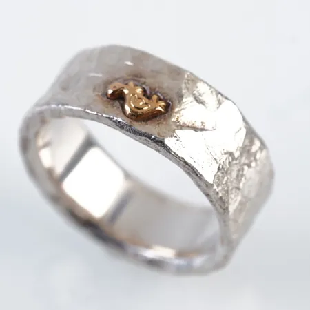 Ring, silver m gulddetalj, Sandberg, stl 17½(55), bredd 8mm,  Vikt: 8,3 g