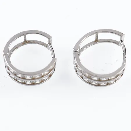 Örhängen m vita stenar, vitguld, Ø14mm, bredd 6mm, 18k Vikt: 2,9 g