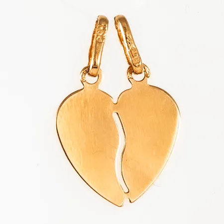 Tvådelad berlock "obrutet brythjärta" i 18K guld. Den är 18 mm lång inkl. öglor och väger 0,7g. 