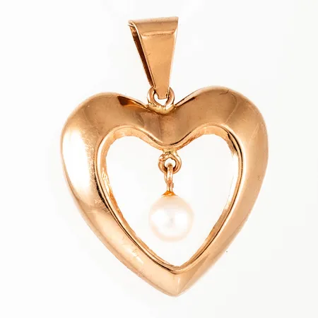 Berlock "hjärta med en odlad pärla" i 18K guld. Den är 27,6 mm lång inkl. ögla och väger 1,4g. 