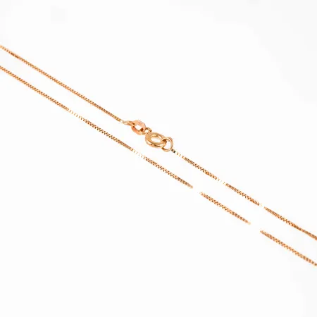 Kedja venezia i 18K guld. Den är 38 cm lång, 0,8 mm bred och väger 2,0g. Springring.