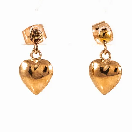 Hängande örhängen, hjärtan i 18K guld. De är 12,5 mm långa, 7 mm breda och väger 0,6g. 