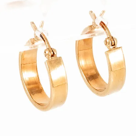 Creoler Ø 15 mm i 18K guld. De är 3,7 mm breda och väger 1,9g. Bra spänst i låset (klyka). Stämplad GHA & 750.