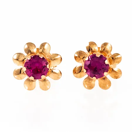 Örhängen i 18K guld: Blomma med rosa sten. De är 8,3 x 8,3 mm och väger 1,2g. Stämplad 750.