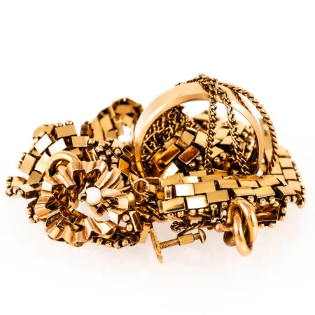Diverse defekt/graverat guld i 18K. Vikt: 40,2g.
