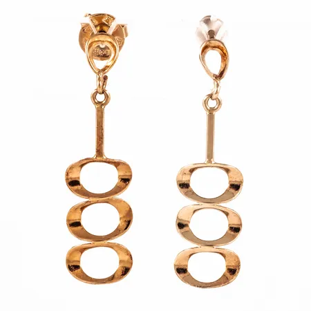 Hängande örhängen i 18K guld. De är 30 mm långa, 8 mm breda och väger 1,4g. En snurrebuss saknas, men ny i plast medföljer. 